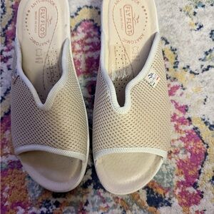 Fly Flot Women's Beige Mesh Slippers